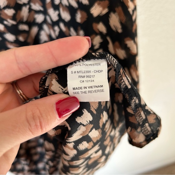 Moa Moa Woman’s 1X Black and Tan Patterned Flowy Lightweight Sheer Blouse - Picture 3 of 7